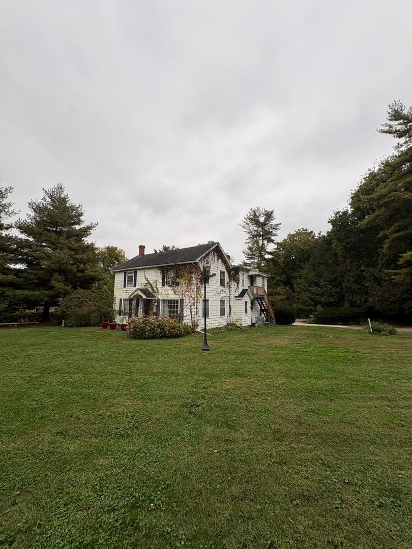 Peoria Heights Apartment: 1512 E Gardner Ln