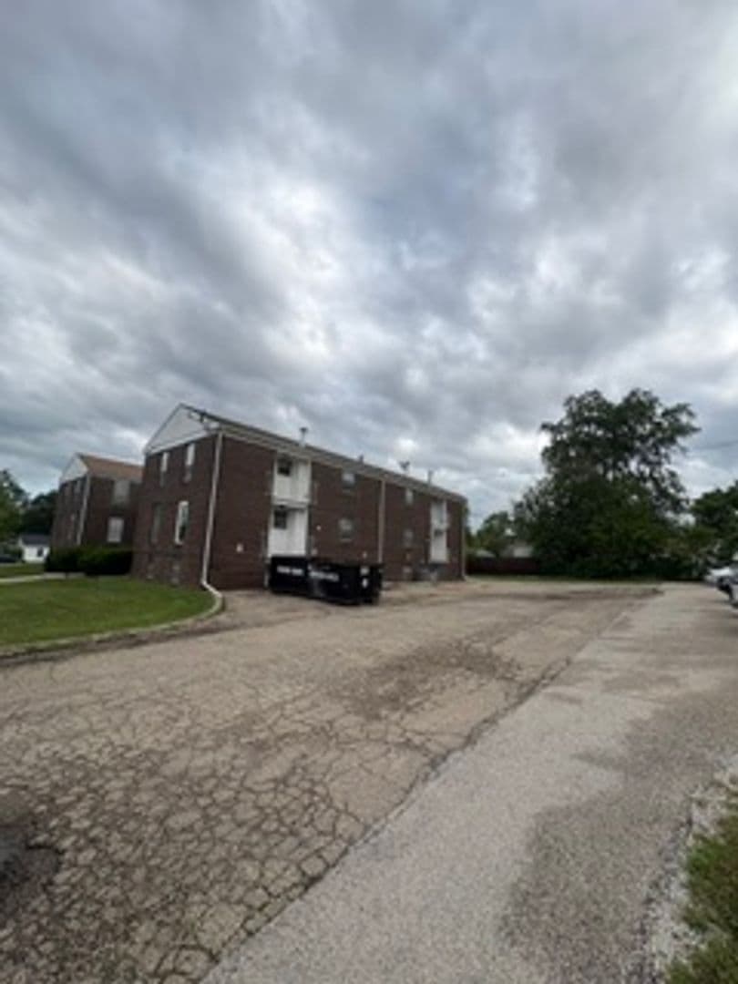 Peoria Apartment: 919 W Crestwood Dr