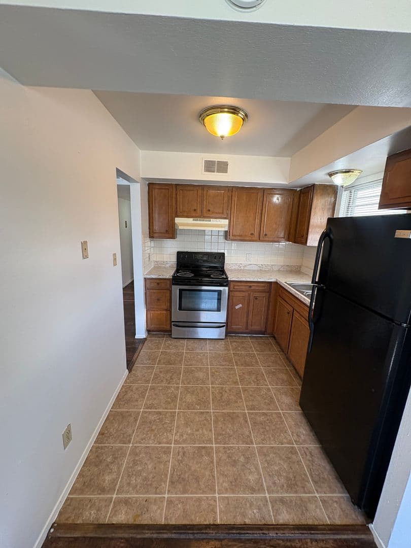 Peoria Apartment: 919 W Crestwood Dr