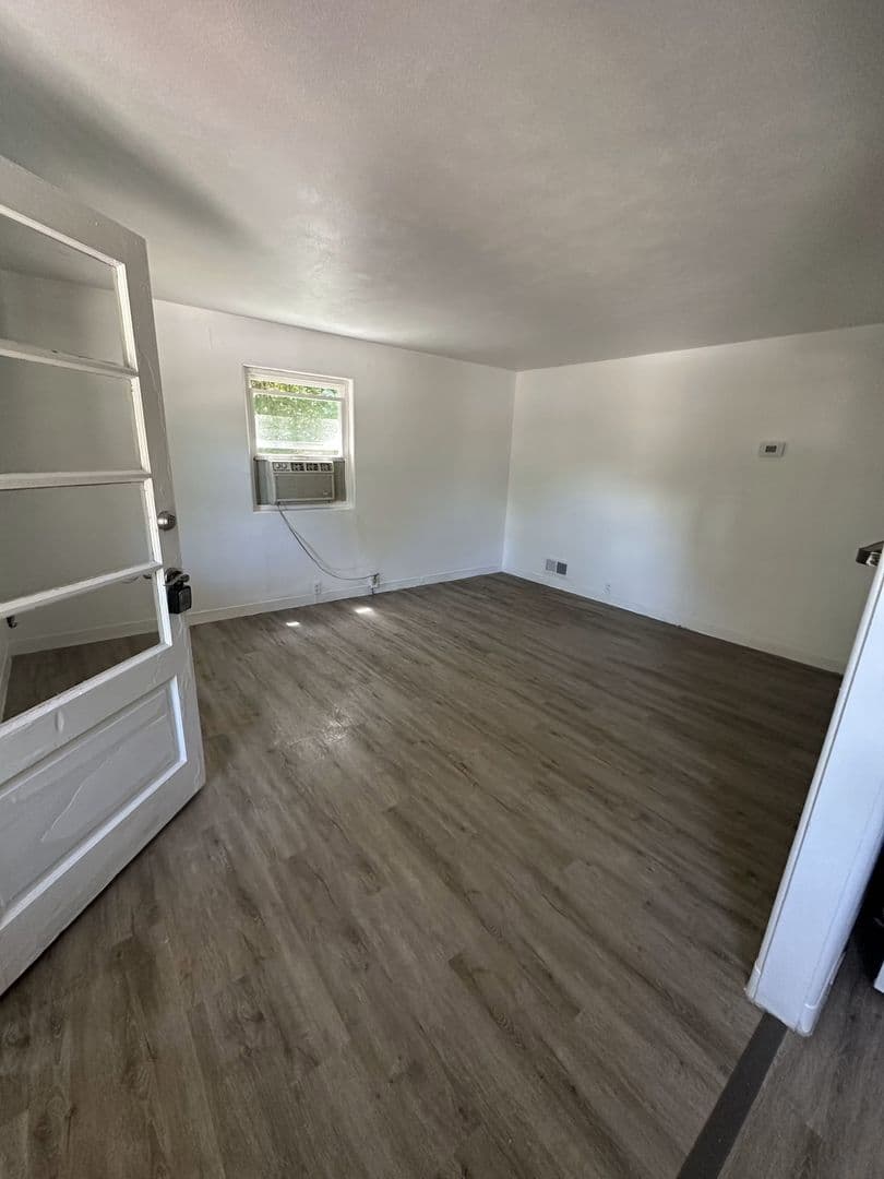 Peoria Heights Apartment: 1512 E Gardner Ln