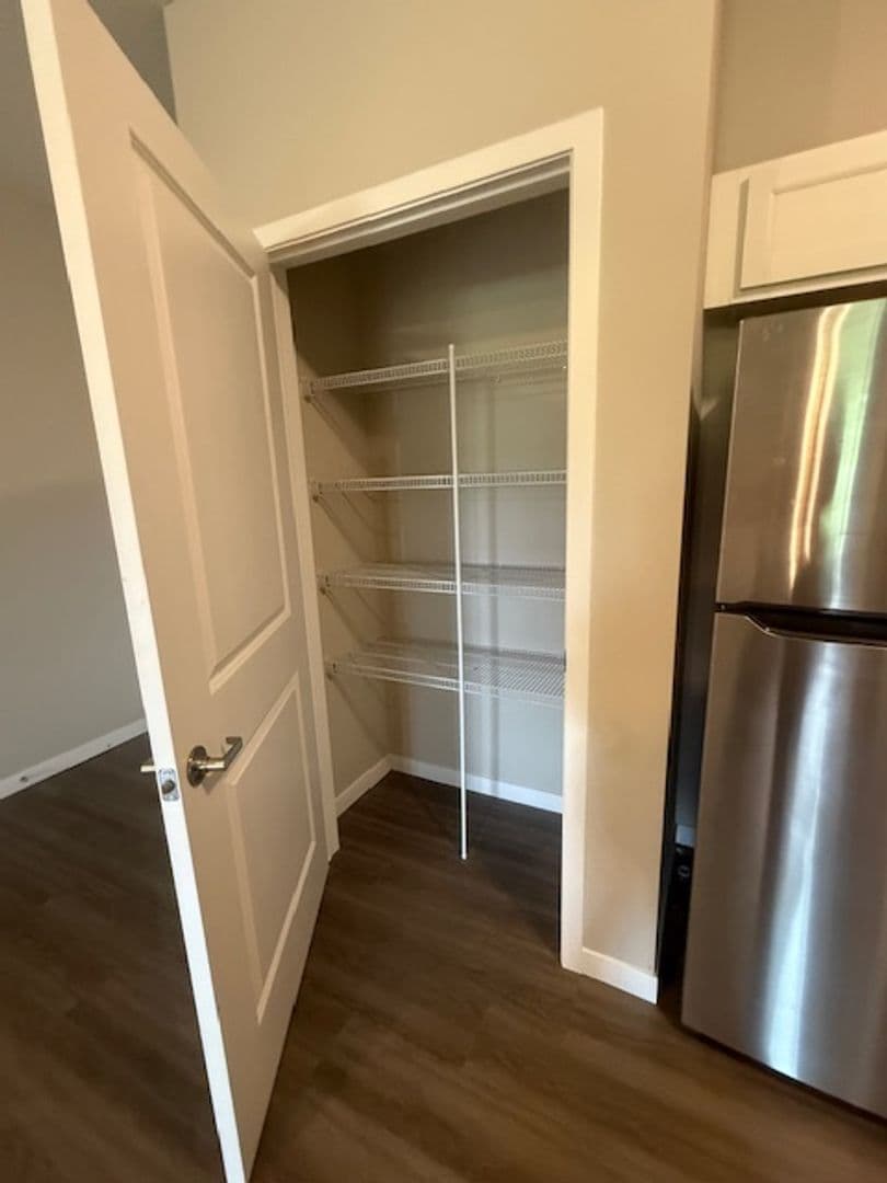 Washington Apartment: 100 Pheasant Run