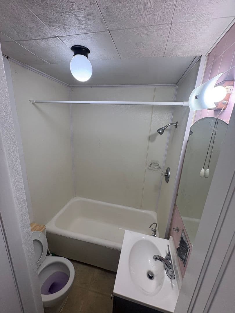 Peoria Heights Apartment: 1512 E Gardner Ln