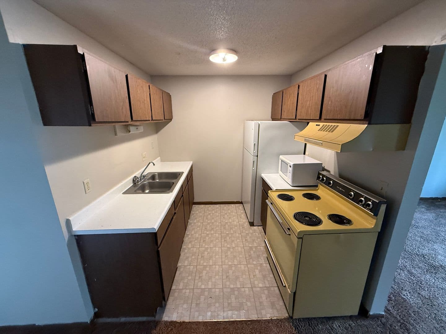 Morton Apartment: 110 W Lakeland Rd