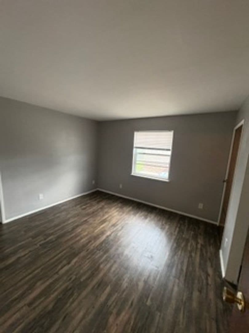 Peoria Apartment: 919 W Crestwood Dr