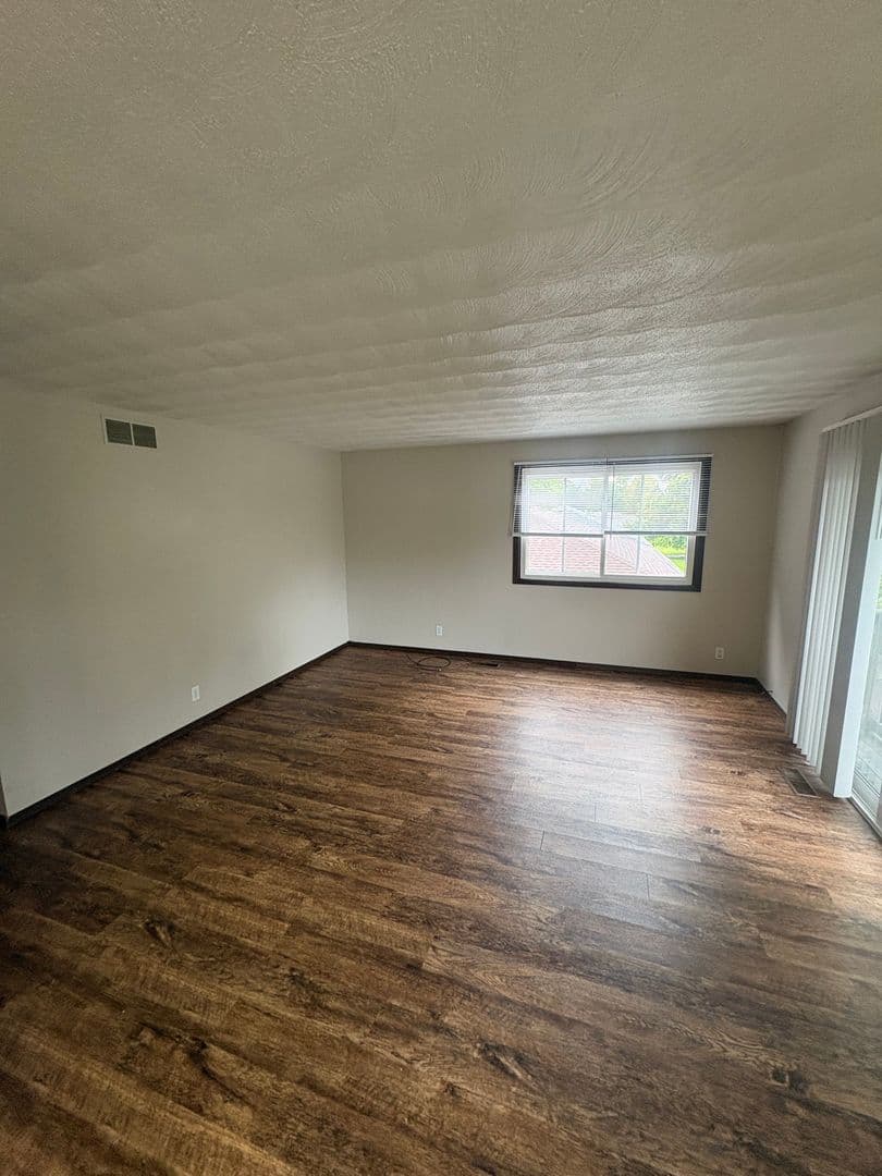 Hanna City Apartment: 301 N Carole Ave