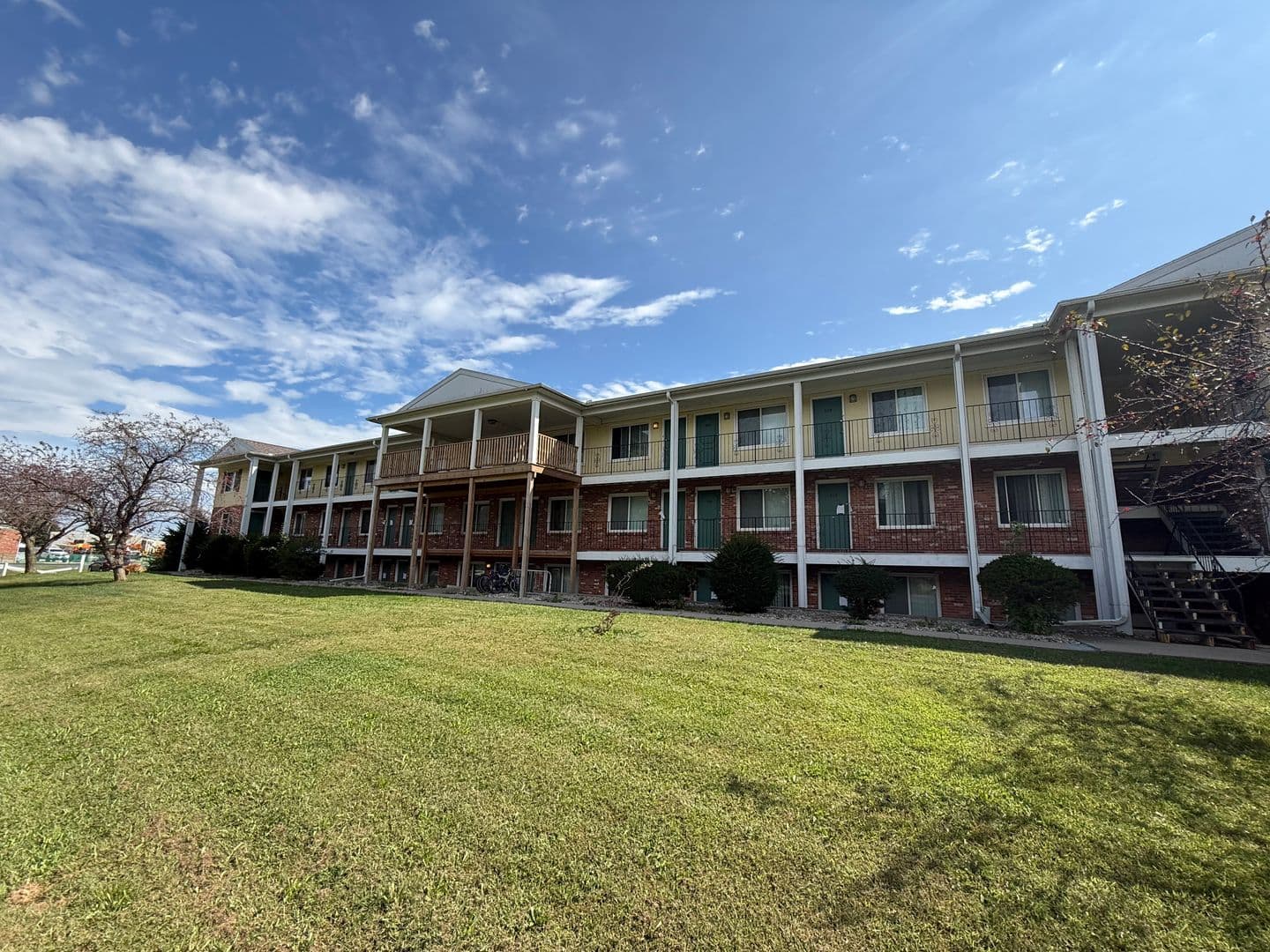 Morton Apartment: 110 W Lakeland Rd