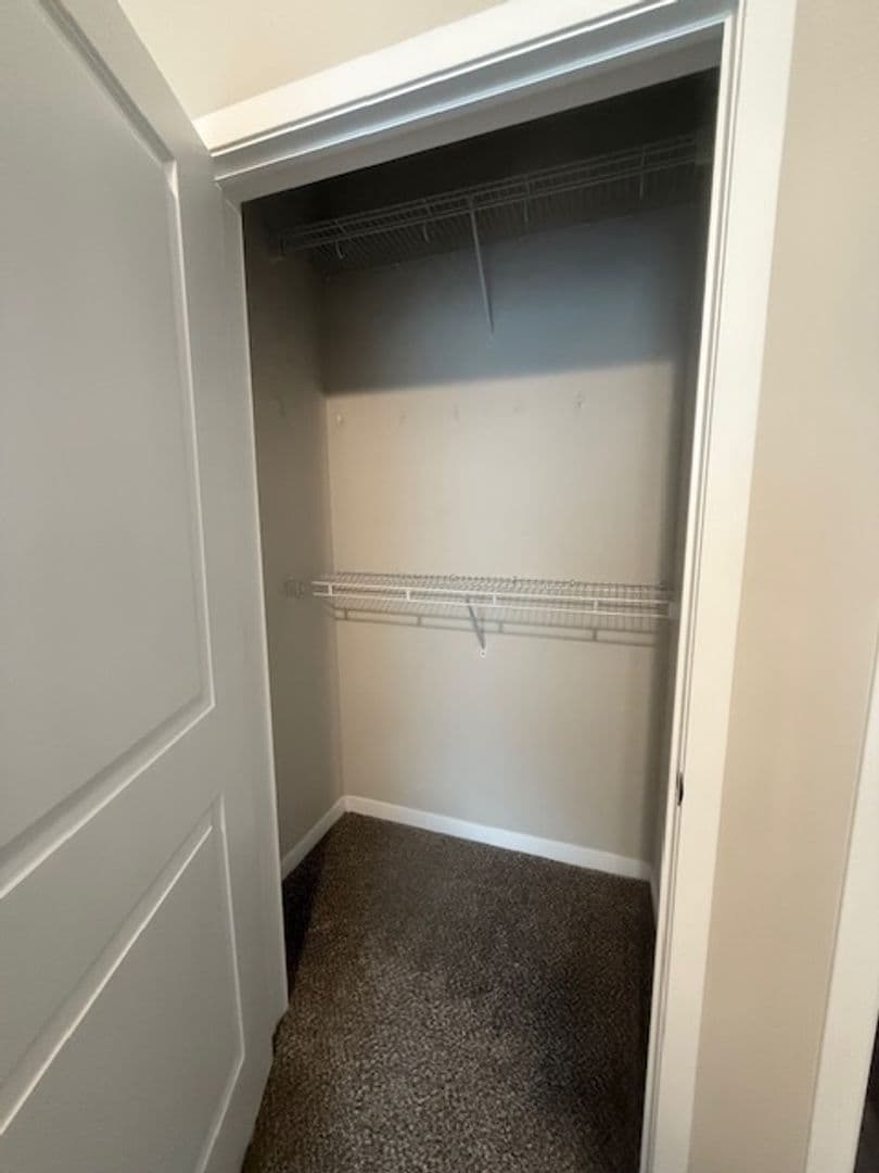Washington Apartment: 100 Pheasant Run