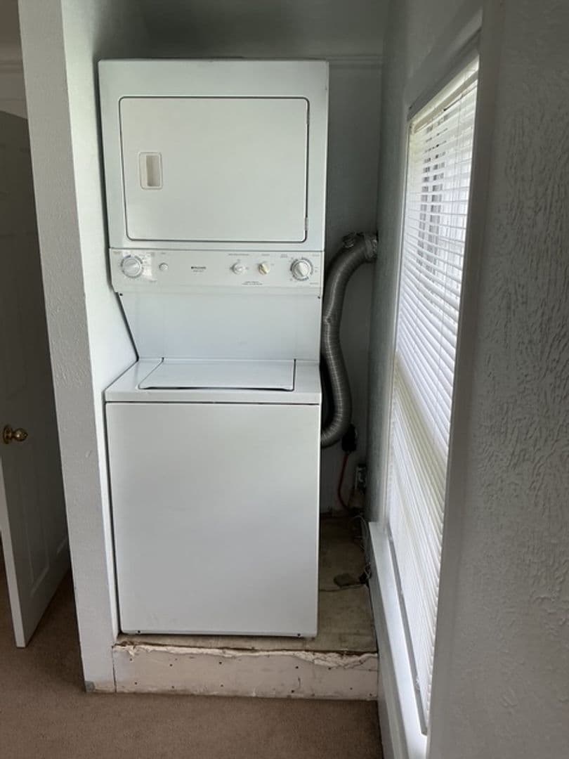 Peoria Heights Apartment: 1512 E Gardner Ln