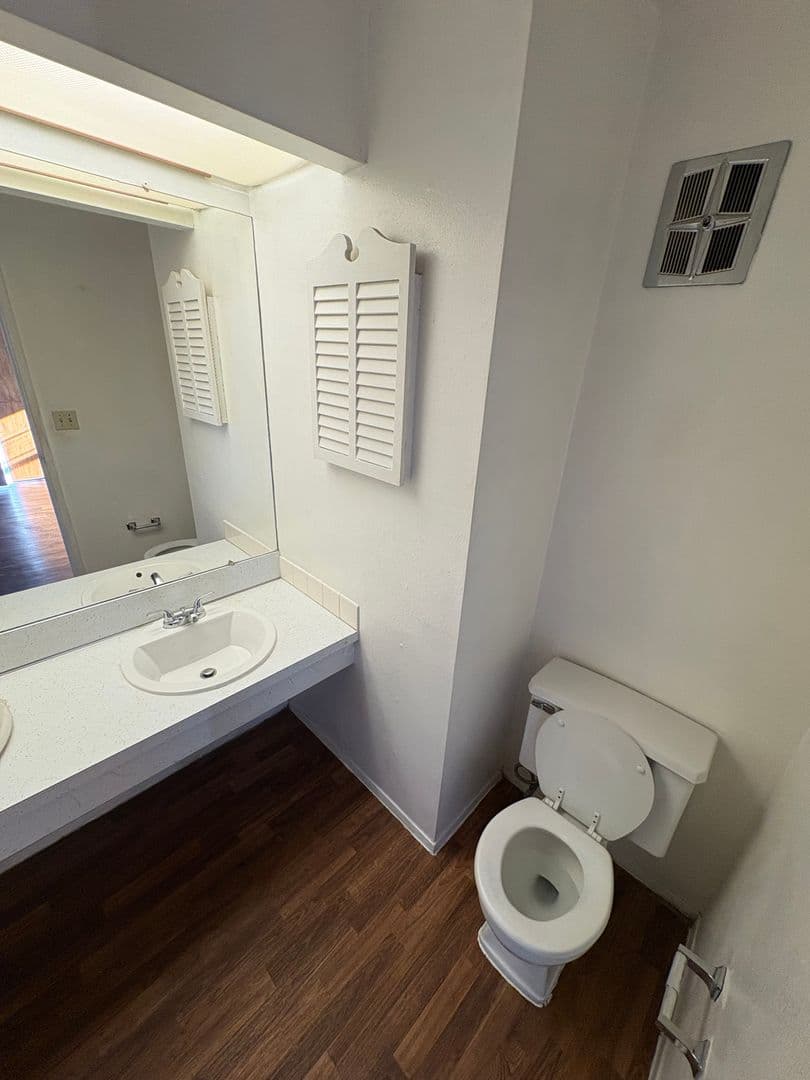 Peoria Apartment: 919 W Crestwood Dr