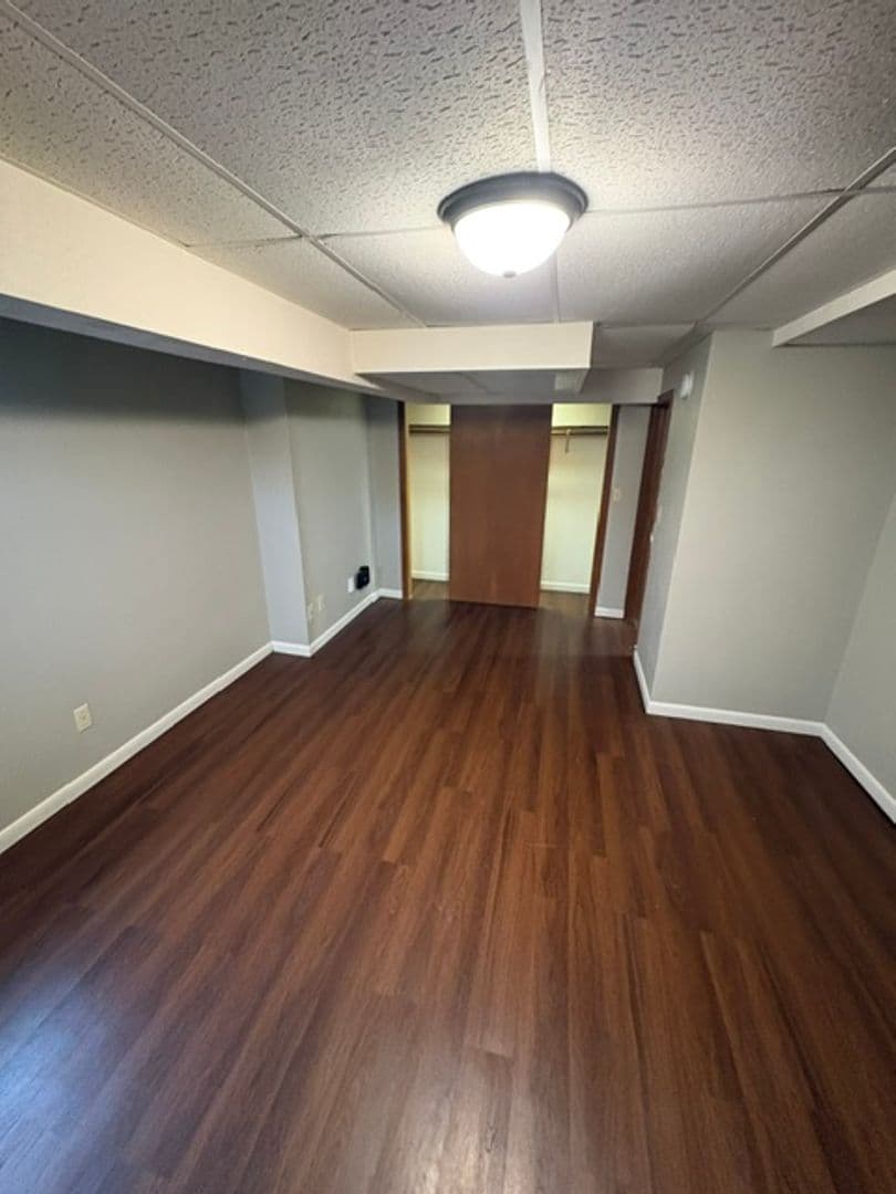 Peoria Apartment: 4817 N Knoxville Ave