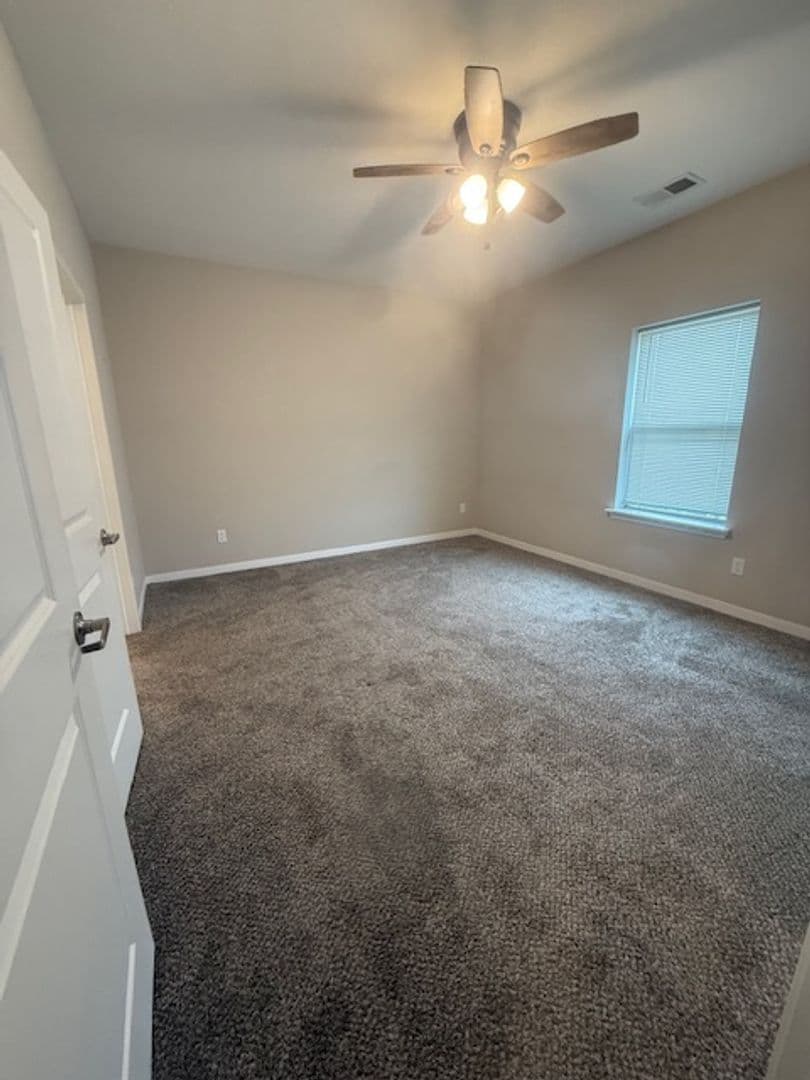 Washington Apartment: 100 Pheasant Run