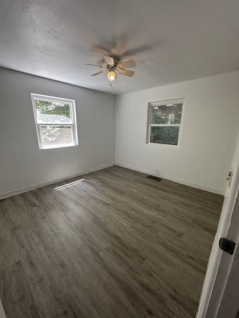 Peoria Heights Apartment: 1512 E Gardner Ln