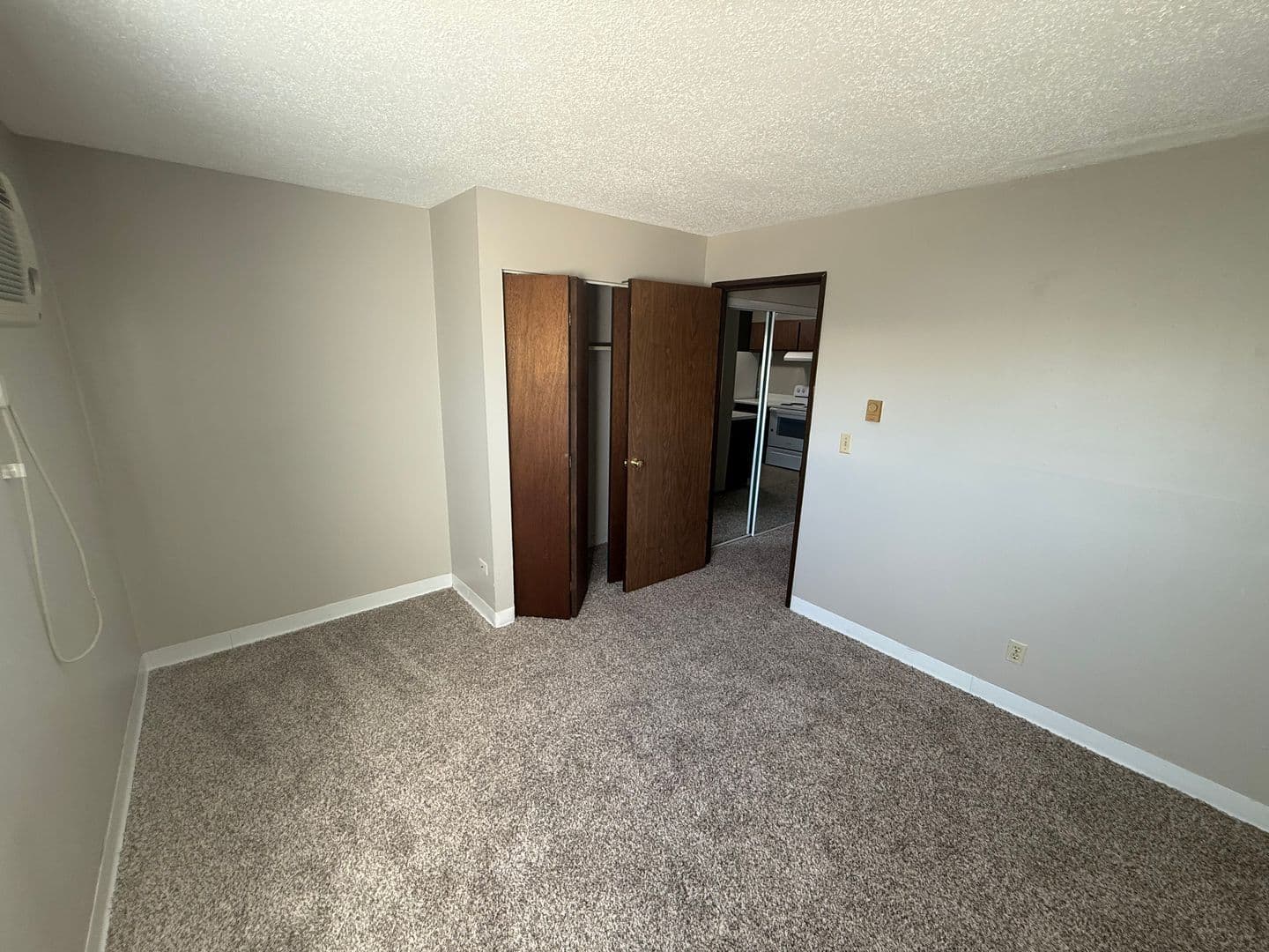 Morton Apartment: 110 W Lakeland Rd
