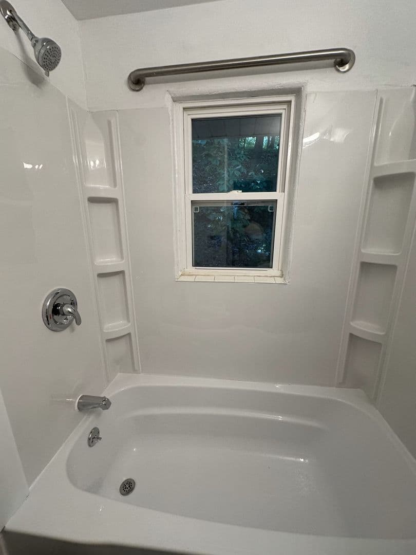 Peoria Heights Apartment: 1512 E Gardner Ln