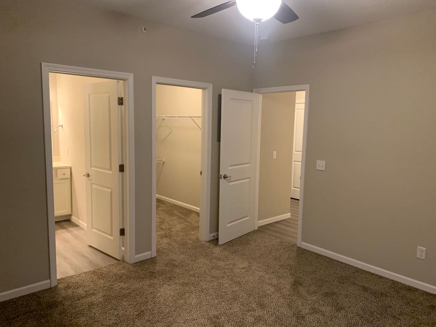 Washington Apartment: 100 Pheasant Run