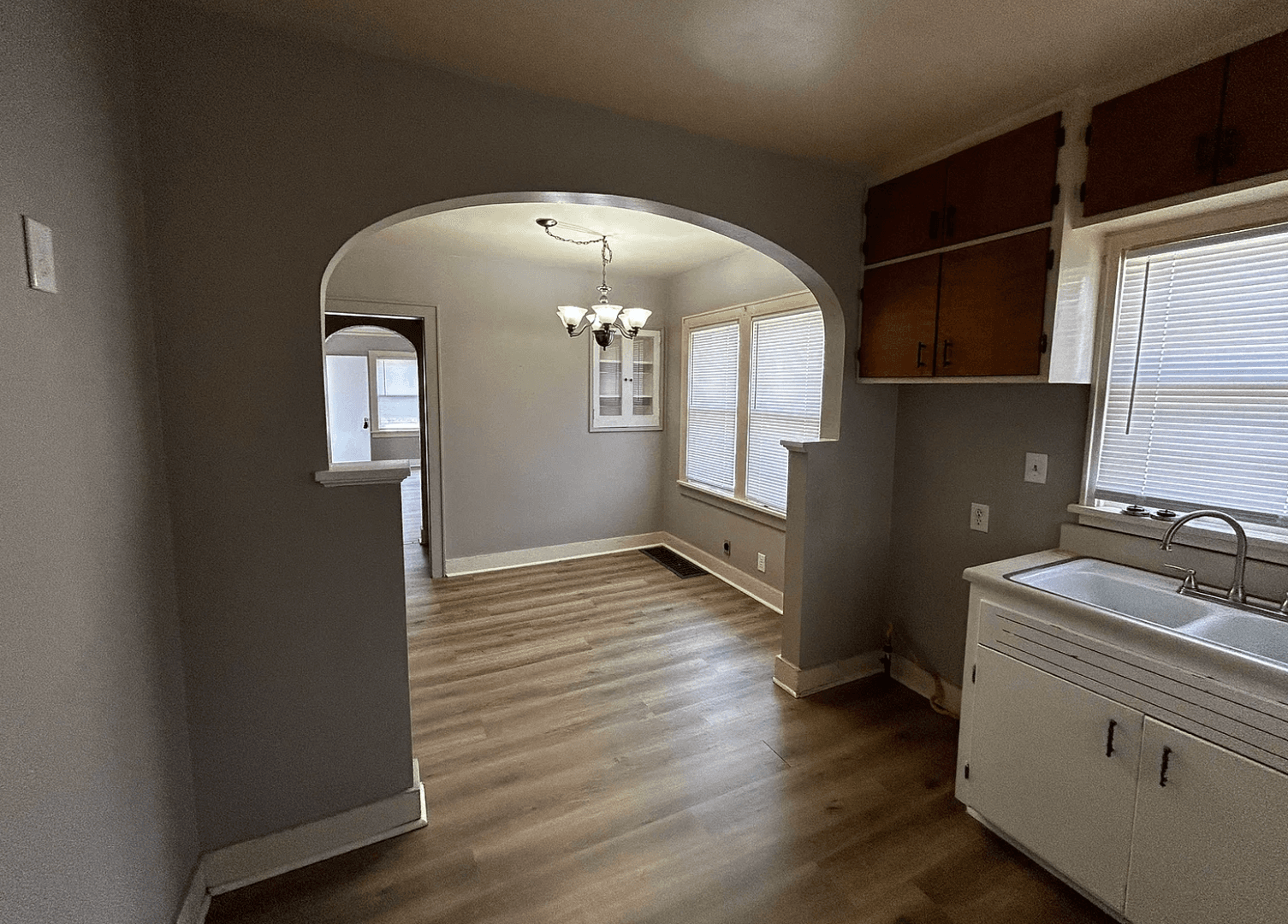 Peoria House: 607 E Forrest Hill Ave
