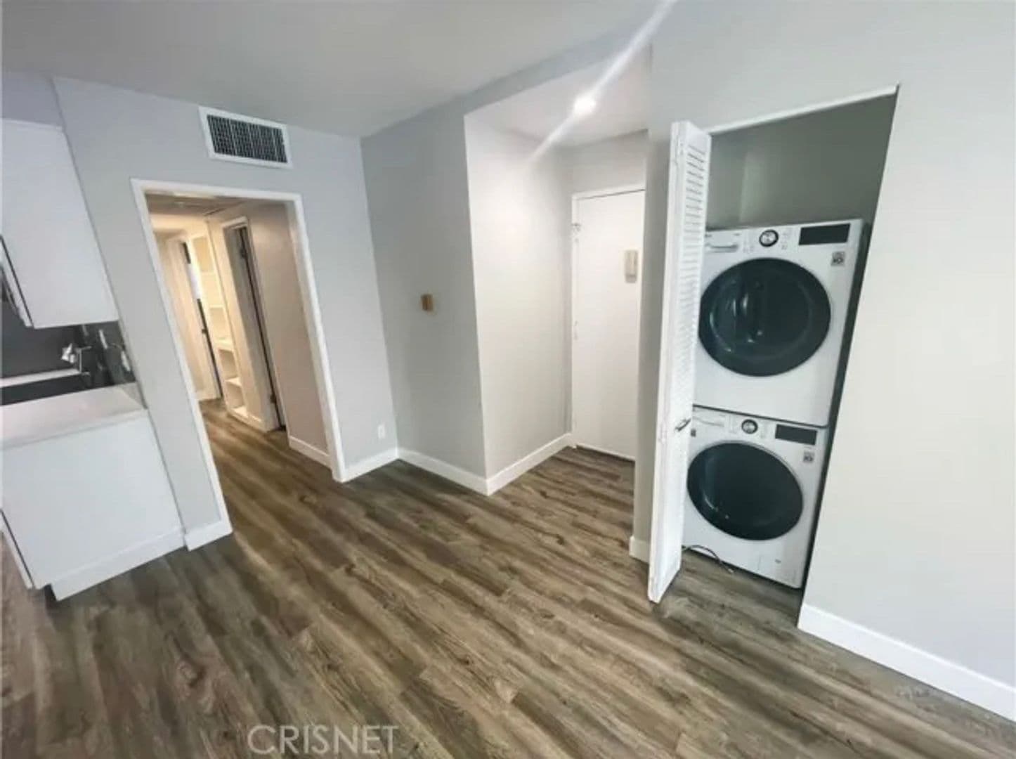 Beverly Hills Apartment: 231 N. La Peer Dr.