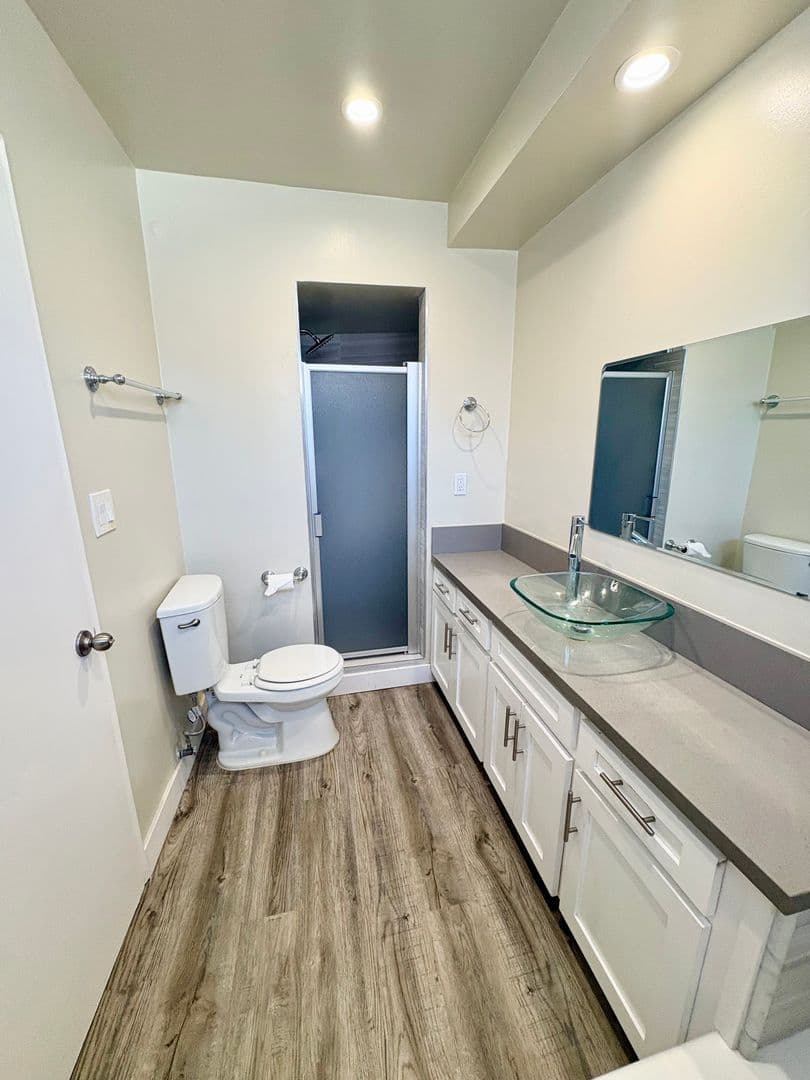 Beverly Hills Apartment: 231 N. La Peer Dr.