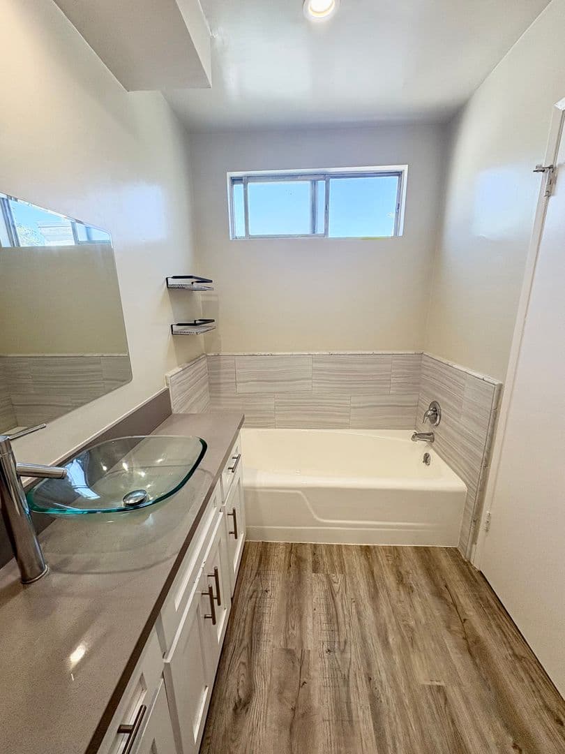 Beverly Hills Apartment: 231 N. La Peer Dr.