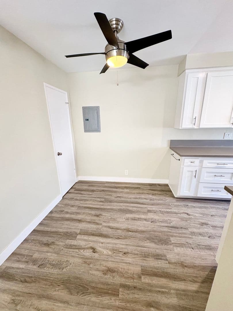 Beverly Hills Apartment: 231 N. La Peer Dr.