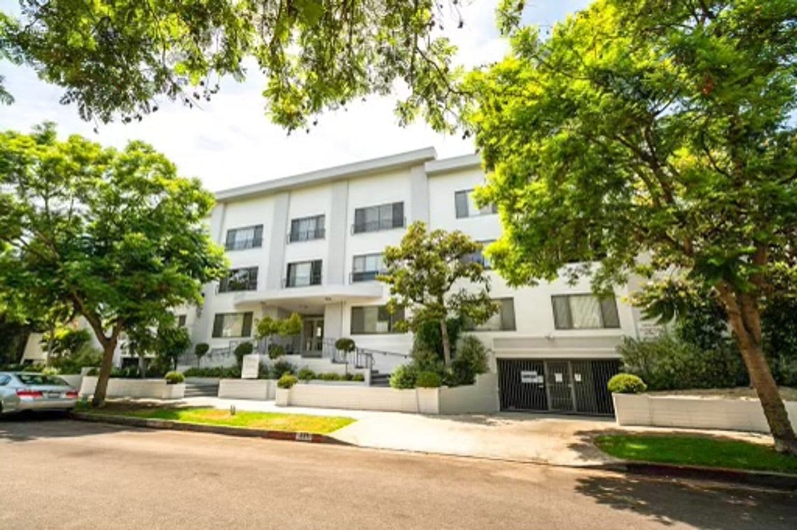 Beverly Hills Apartment: 231 N. La Peer Dr.