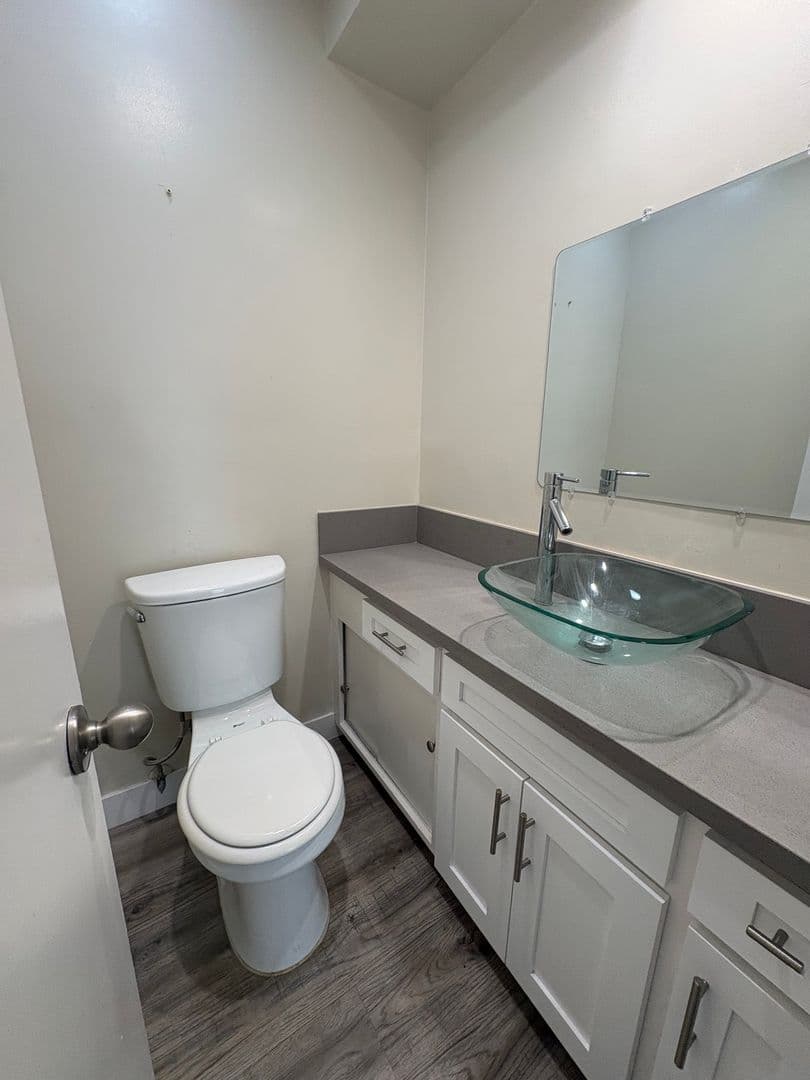 Beverly Hills Apartment: 231 N. La Peer Dr.