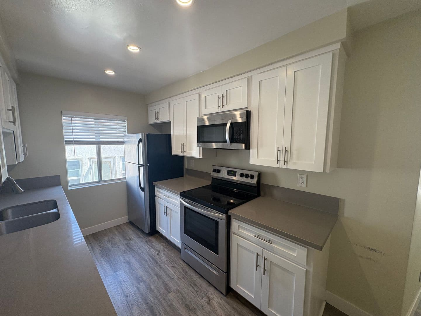 Beverly Hills Apartment: 231 N. La Peer Dr.