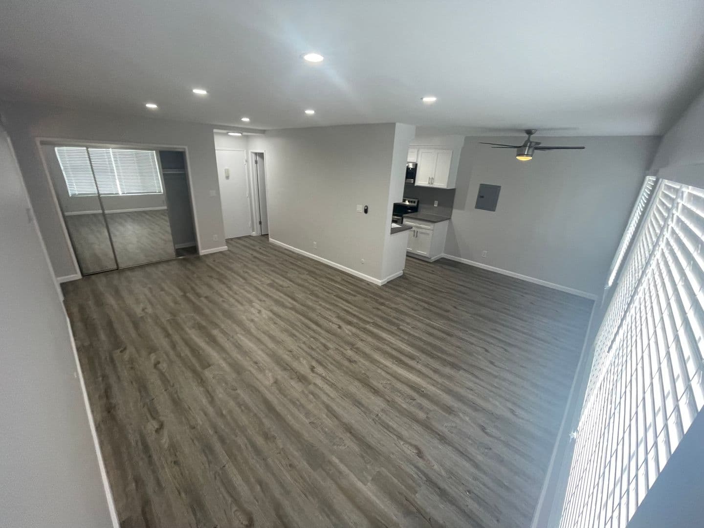 Beverly Hills Apartment: 231 N. La Peer Dr.