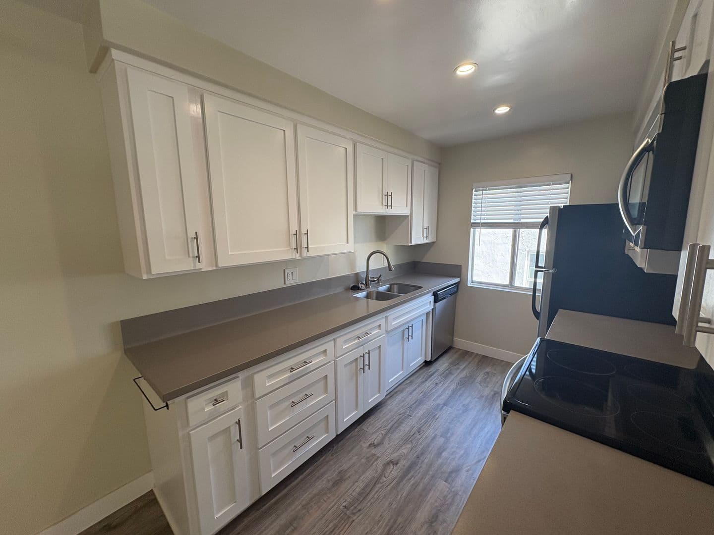 Beverly Hills Apartment: 231 N. La Peer Dr.
