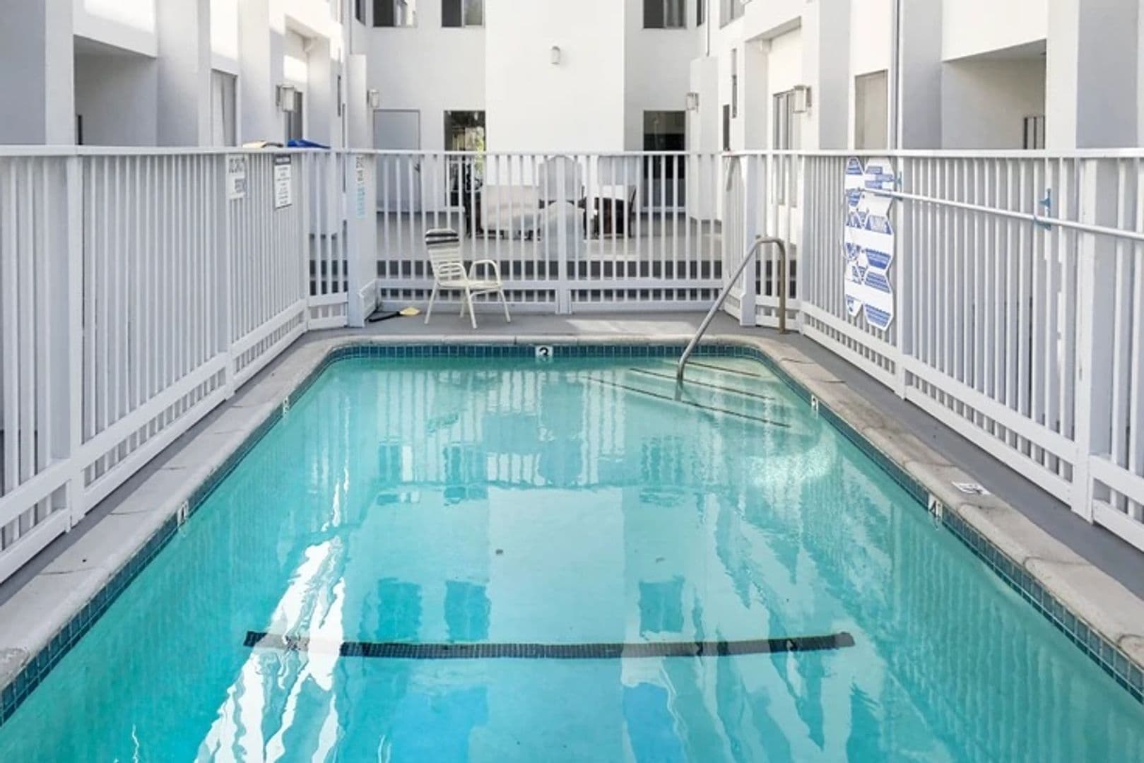 Beverly Hills Apartment: 231 N. La Peer Dr.