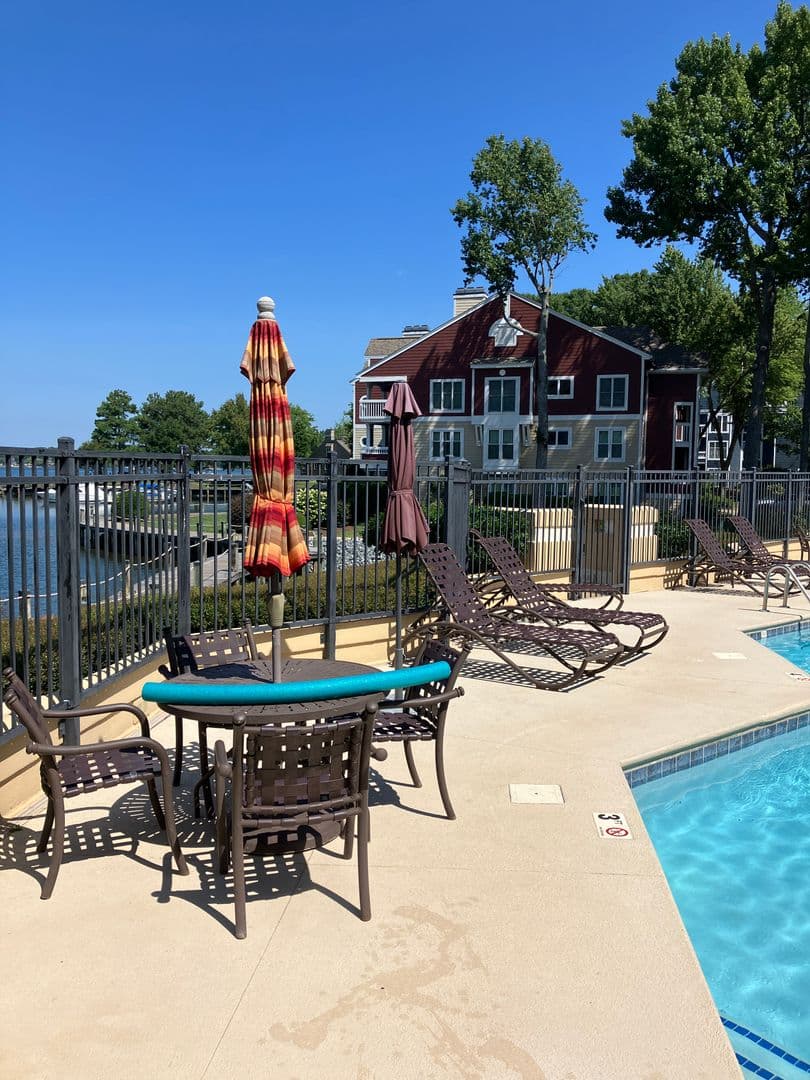 Davidson Condo: 820 Southwest Dr