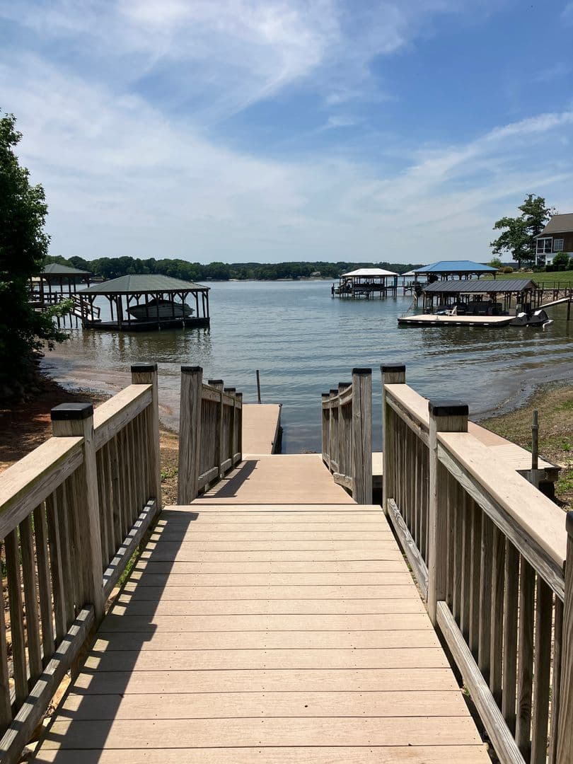 Mooresville House: 137 Fern Haven Ln