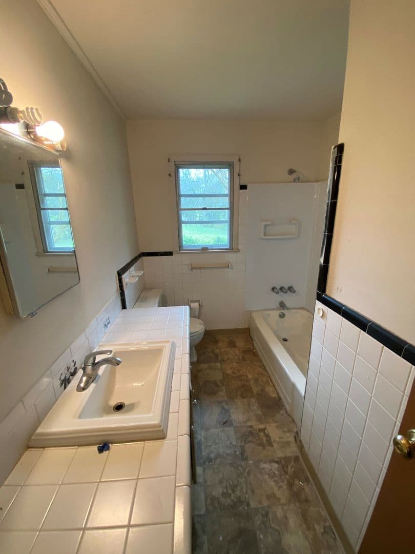 Matthews House: 14533 Idewild Rd