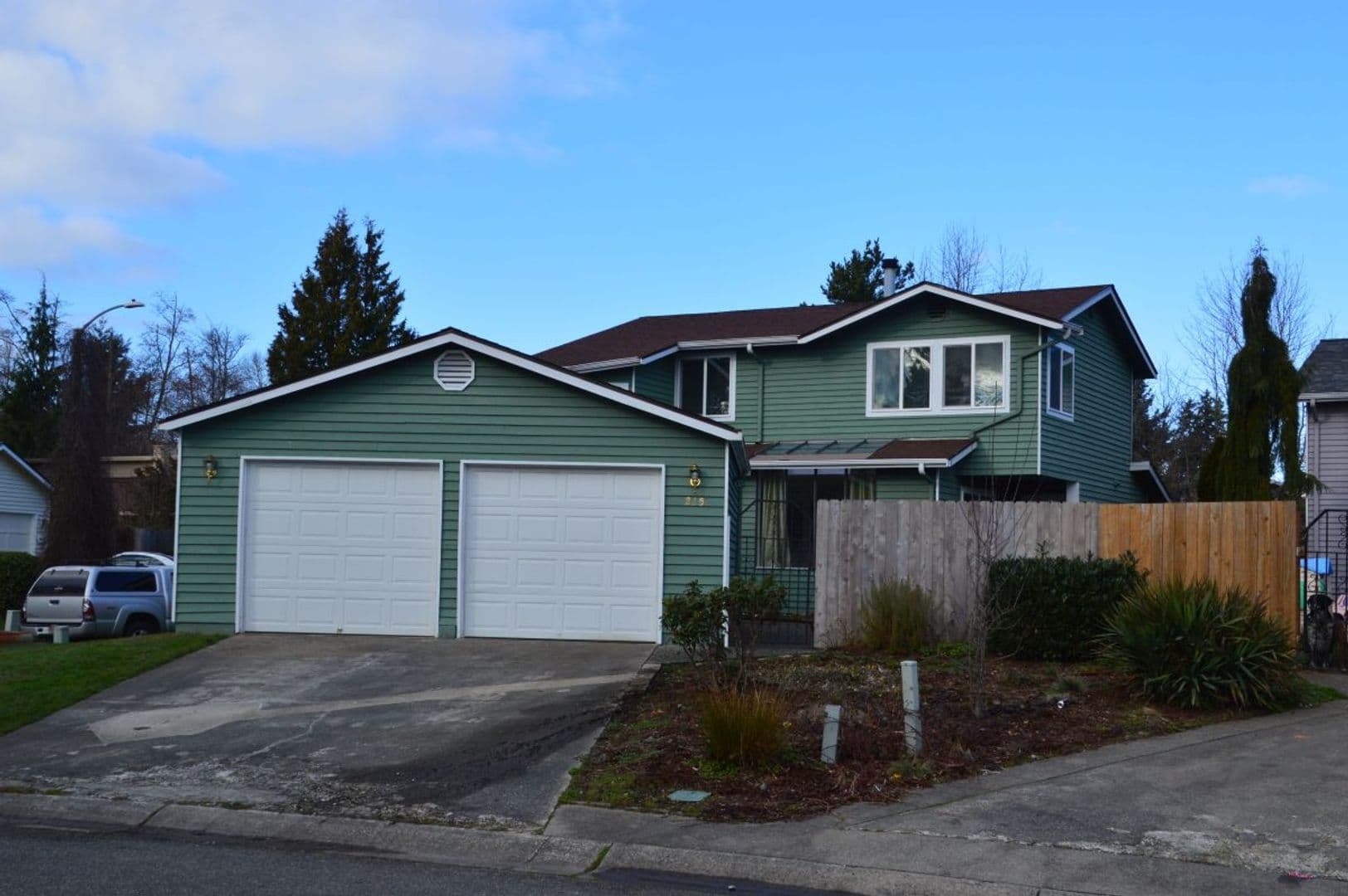 Everett House: 215 96th Pl SE