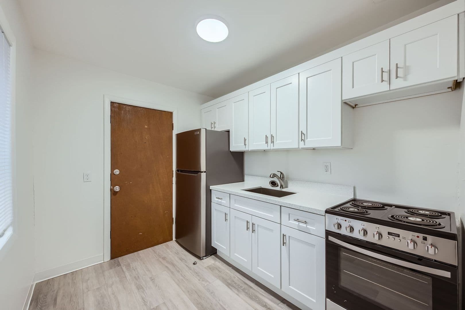 North Bend Apartment: 412 E North Bend Way