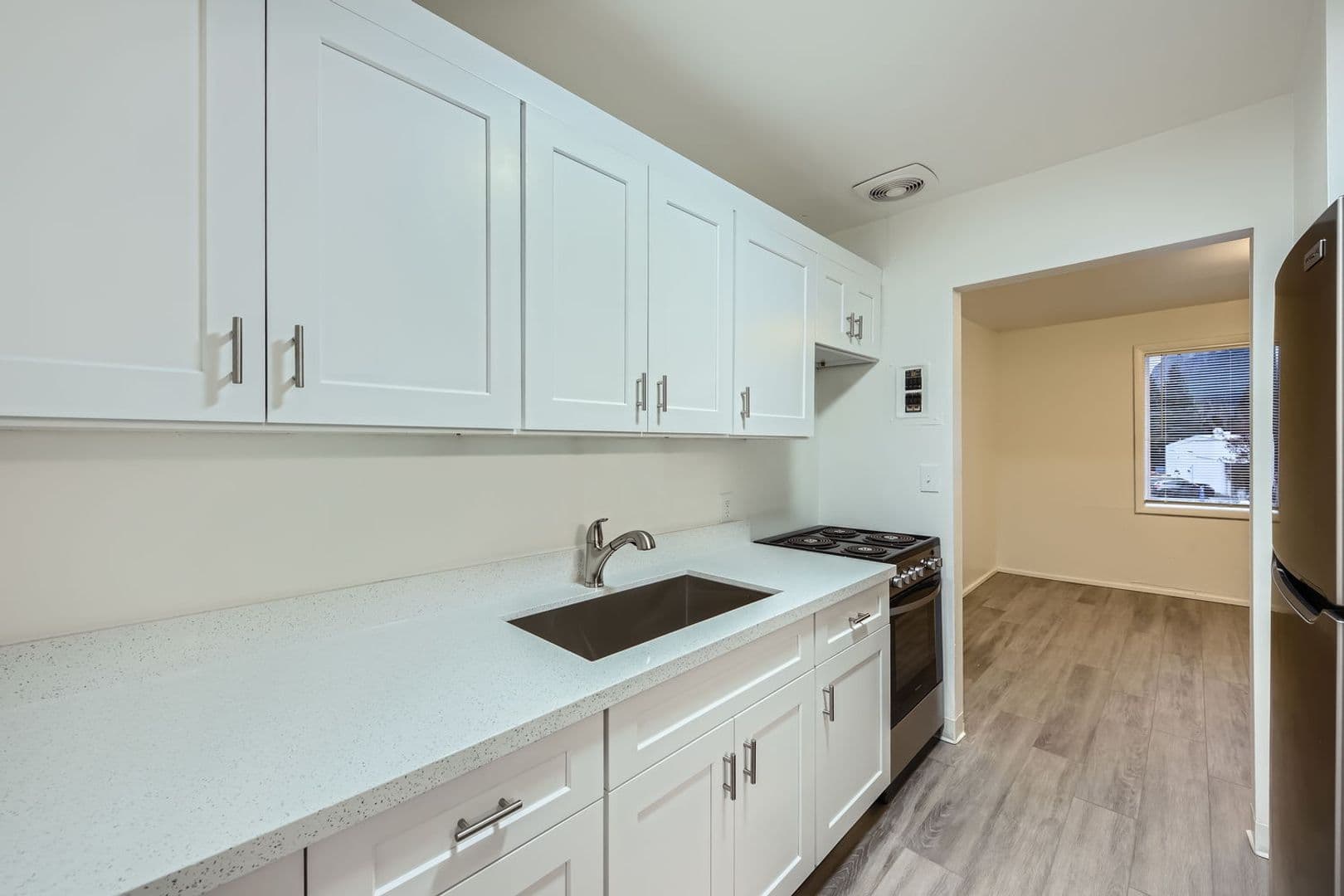 North Bend Apartment: 412 E North Bend Way