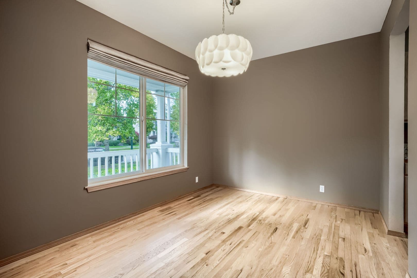 Snoqualmie House: 7310 Douglas Ave Se