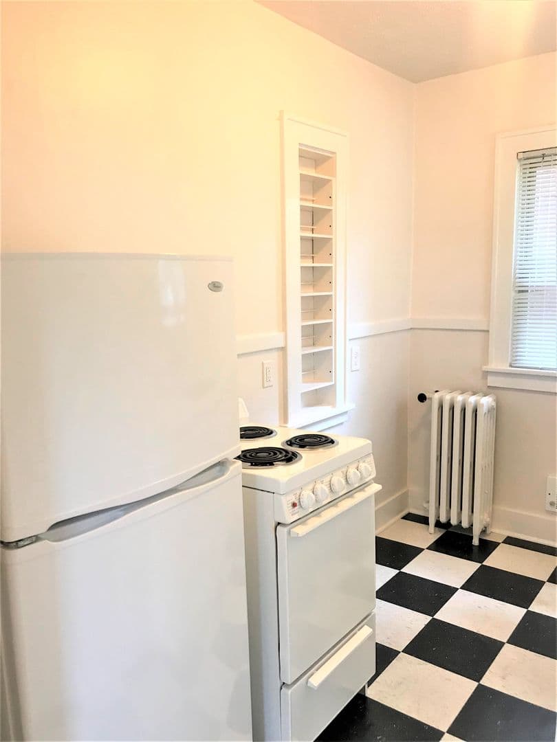 Seattle Apartment: 4303 Phinney Ave N