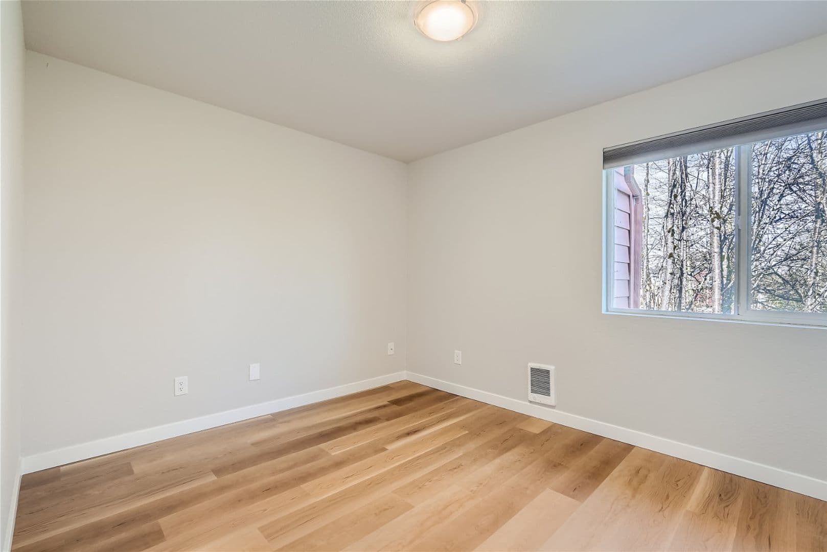 North Bend Apartment: 475 E North Bend Way