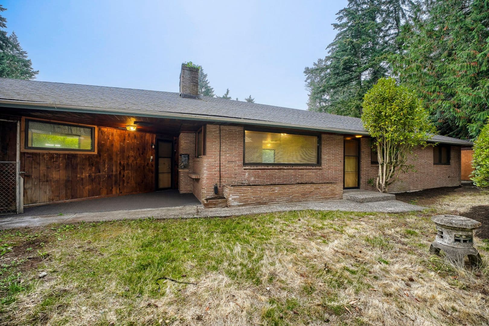 Burien House: 13229 Des Moines Memorial Dr S