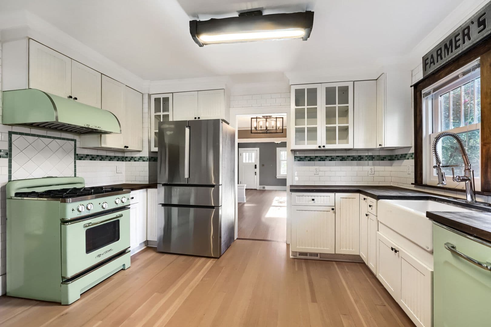 Snoqualmie House: 8217 Mountain Ave SE