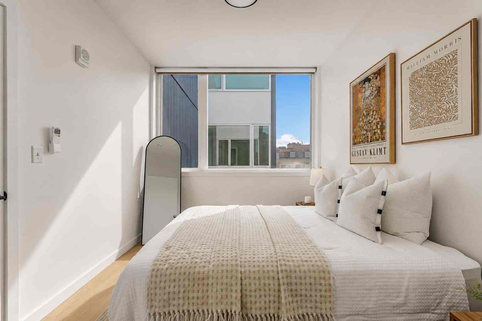 Seattle Apartment: 3320 Claremont Ave S