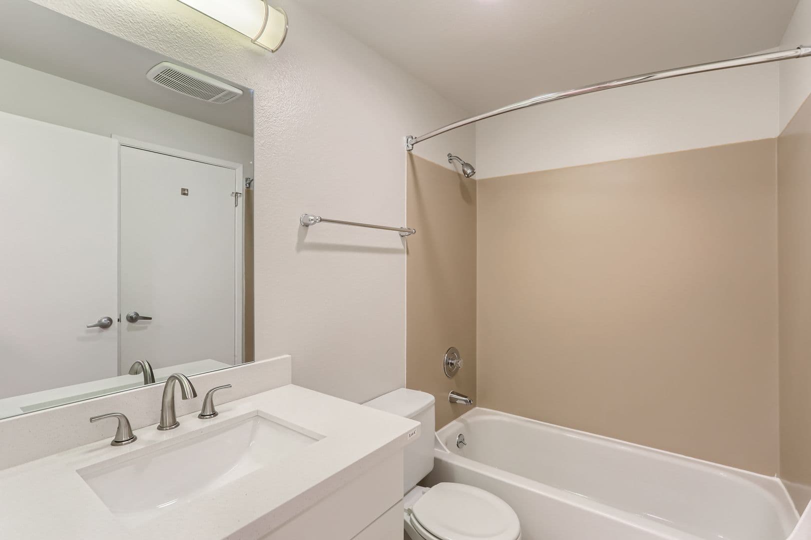 Bellevue Apartment: 13842 NE 8th St