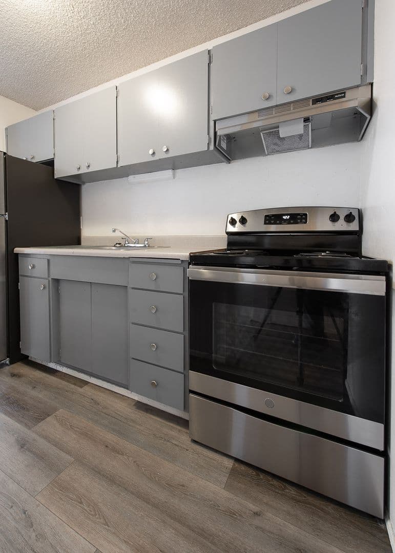 Des Moines Apartment: 22805 30th Ave S