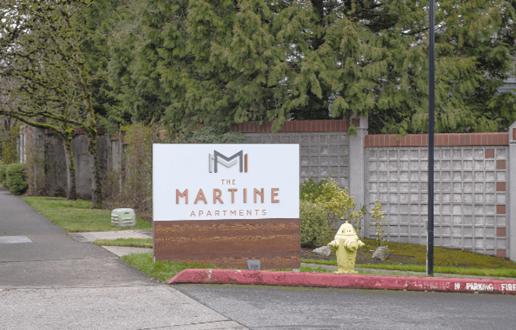 Bellevue Apartment: 13842 NE 8th St