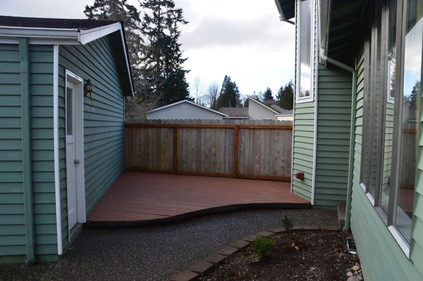 Everett House: 215 96th Pl SE