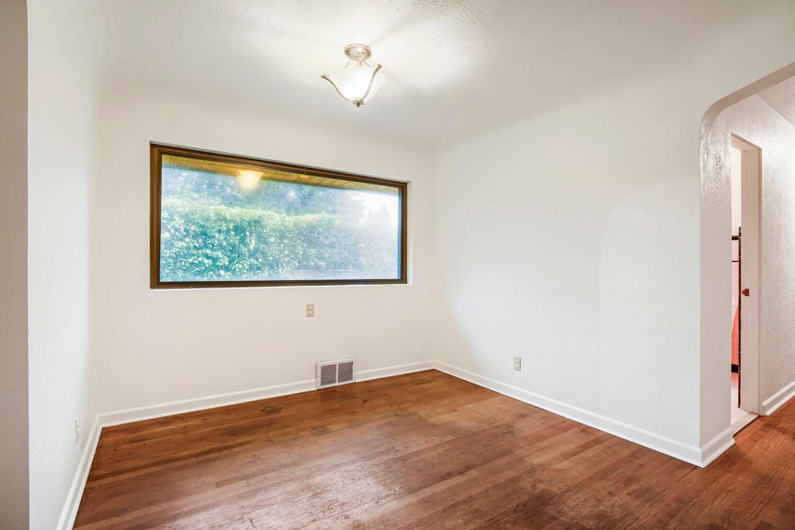 Burien House: 13229 Des Moines Memorial Dr S