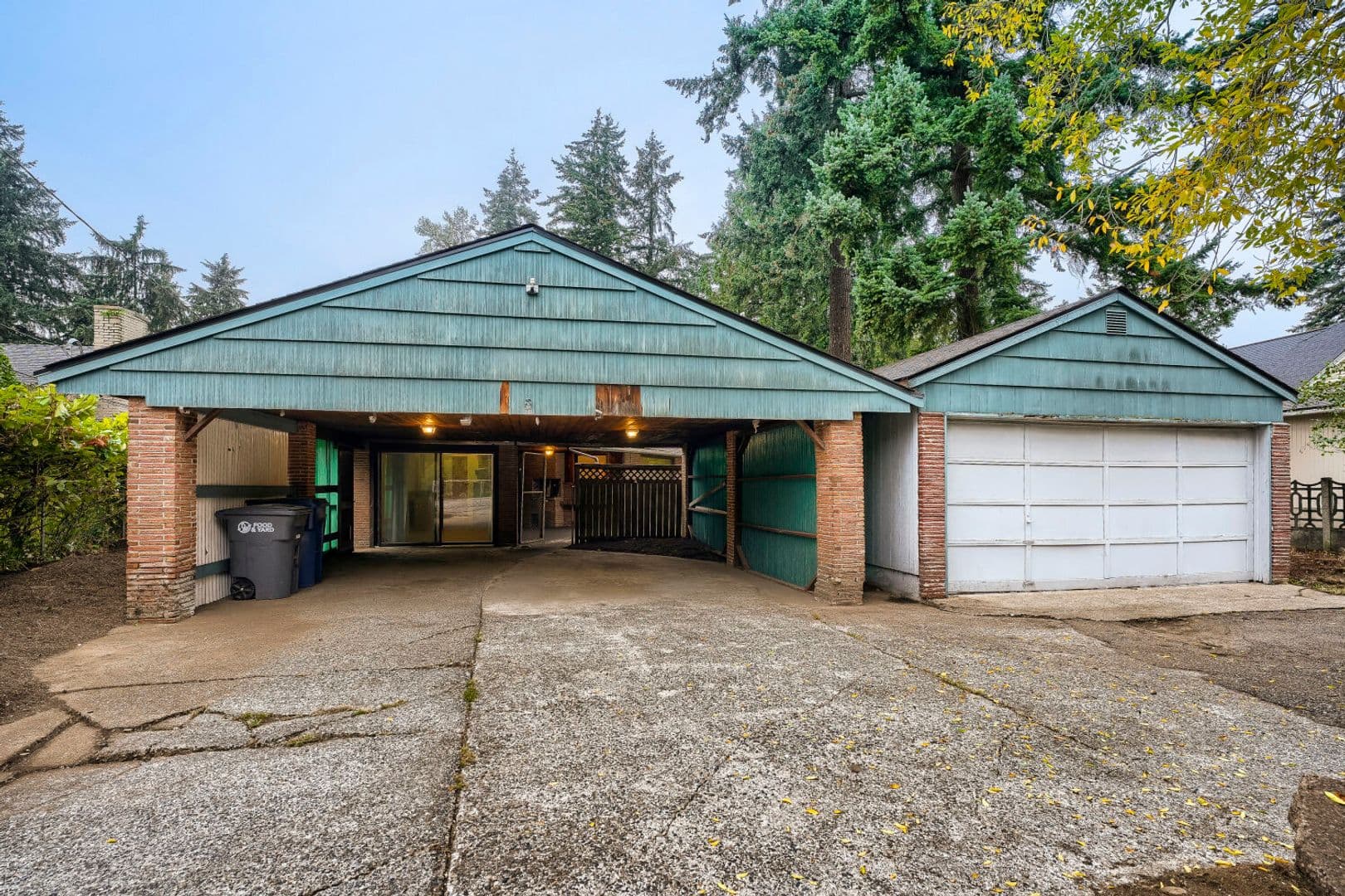Burien House: 13229 Des Moines Memorial Dr S