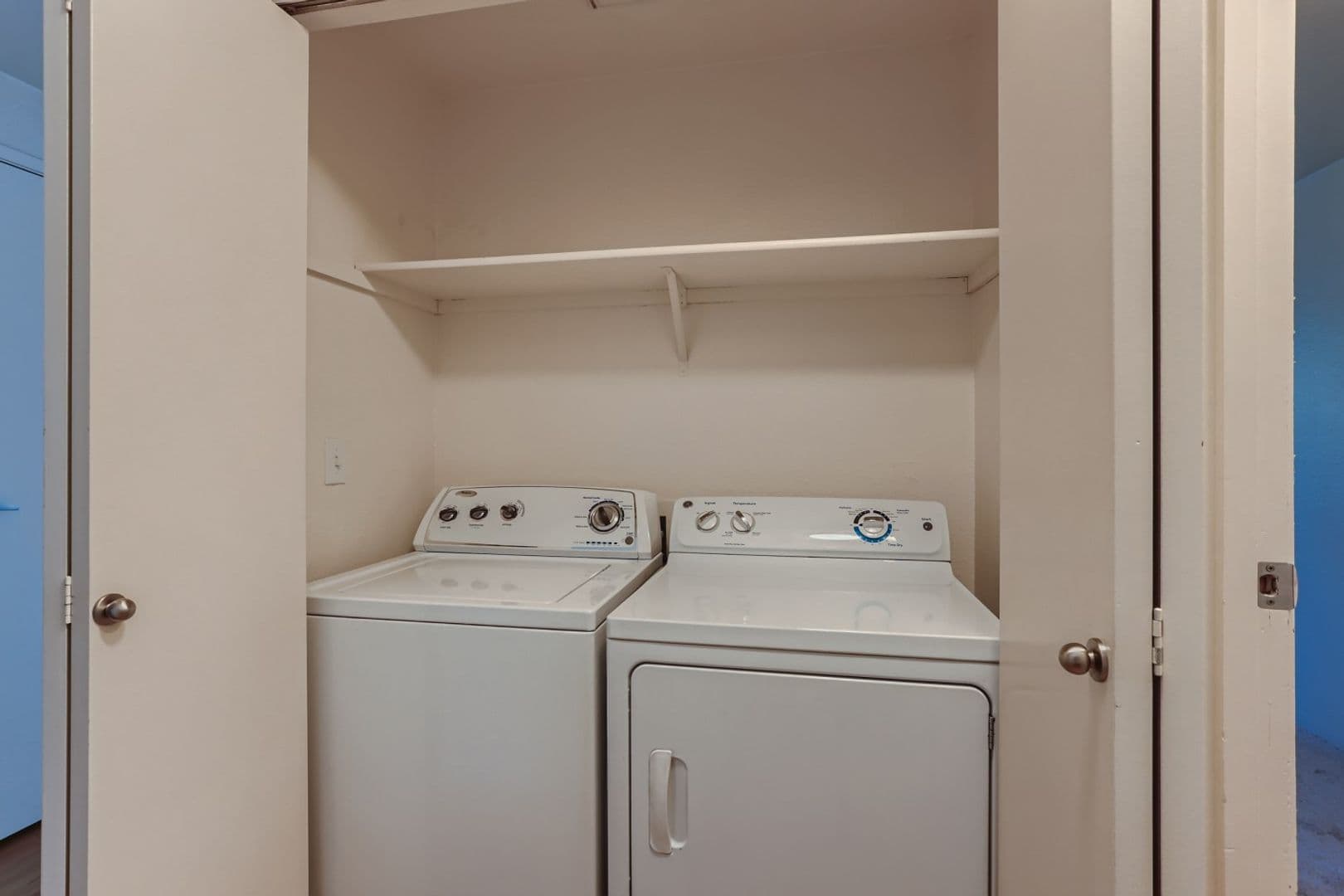 Bellevue Apartment: 13842 NE 8th St