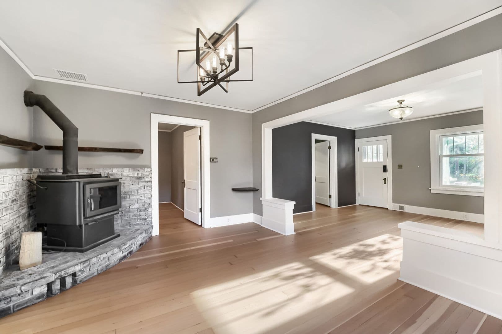 Snoqualmie House: 8217 Mountain Ave SE